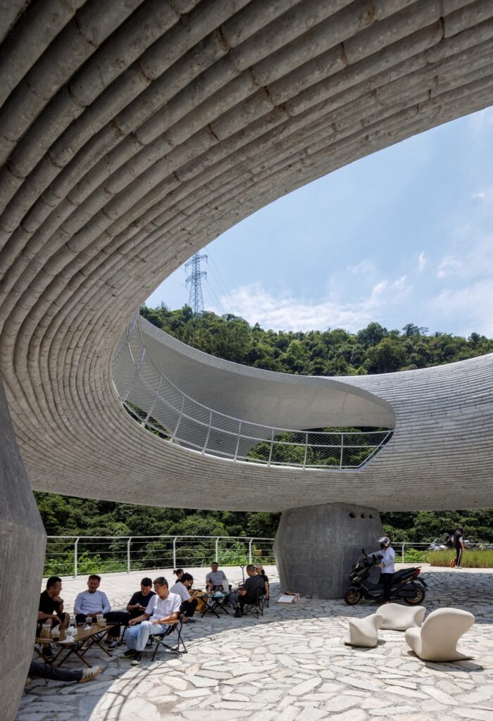 Resting loop with views / hcch studio