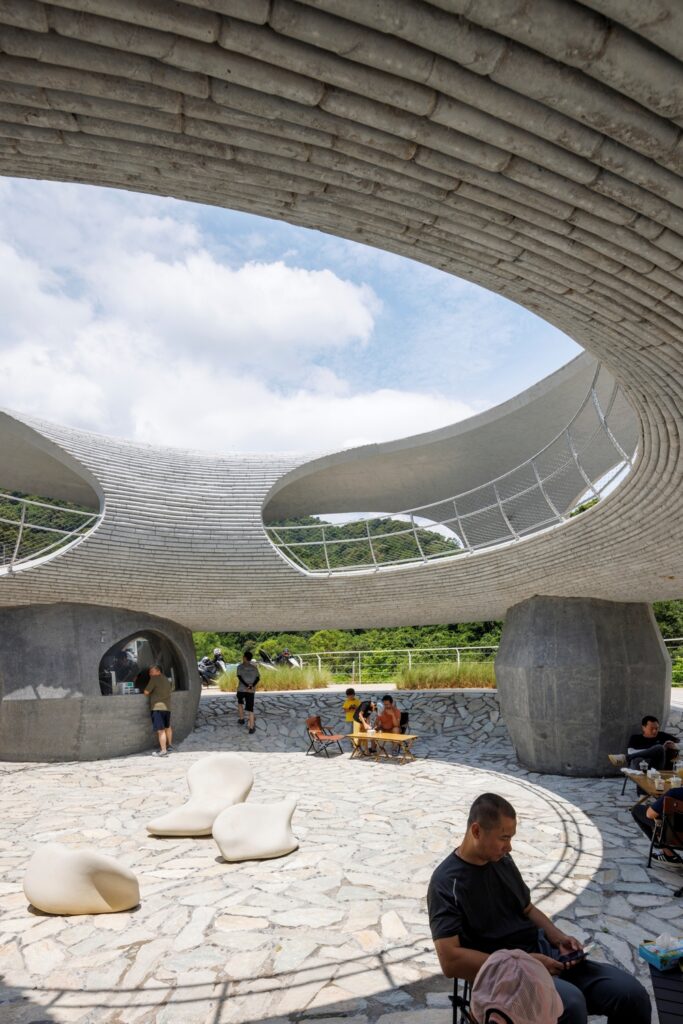 Resting loop with views / hcch studio