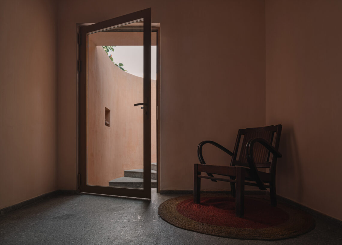 Mana Workplace/ Iksoi Studio 17 Mana / iksoi studio