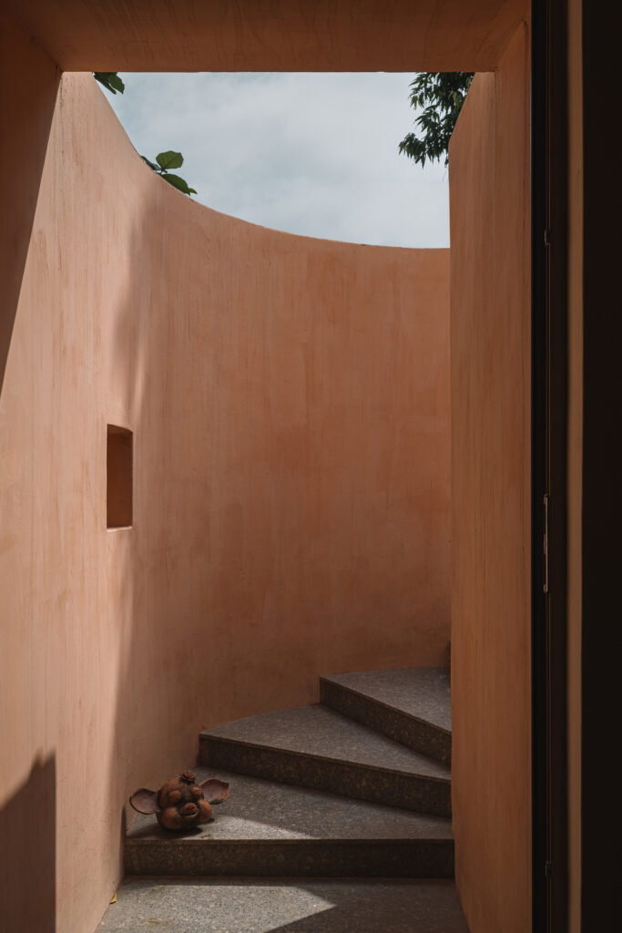 Mana Workplace/ Iksoi Studio 8 Mana / iksoi studio