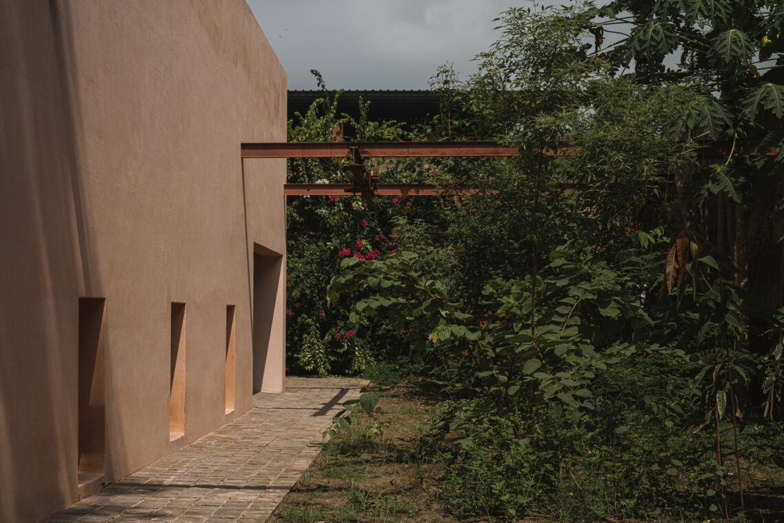 Mana Workplace/ Iksoi Studio 12 Mana / iksoi studio