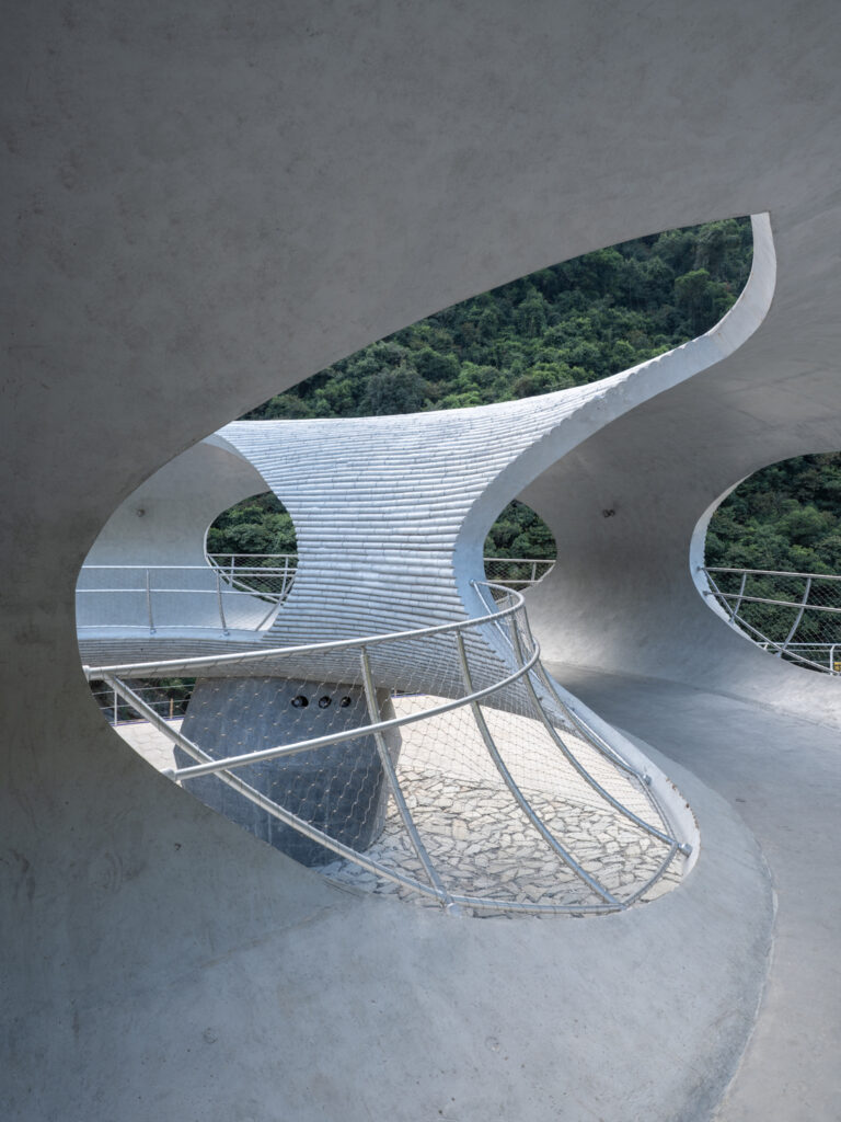 Resting loop with views / hcch studio