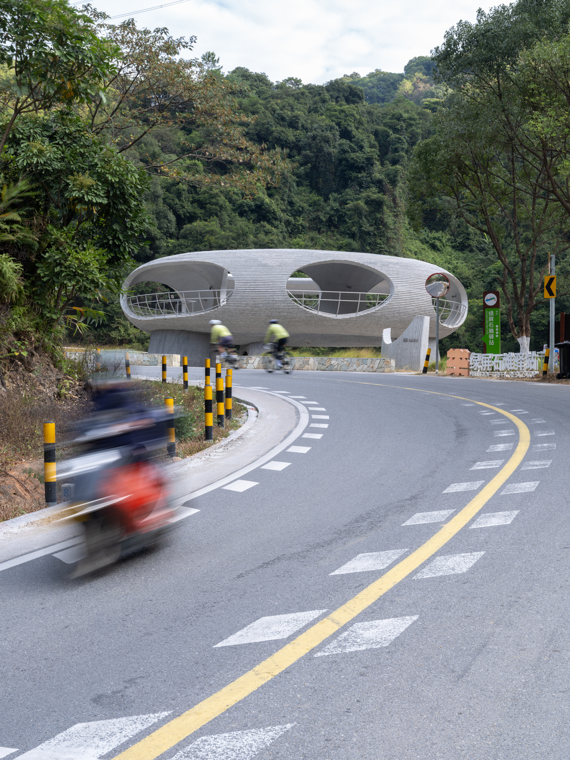 Resting loop with views / hcch studio