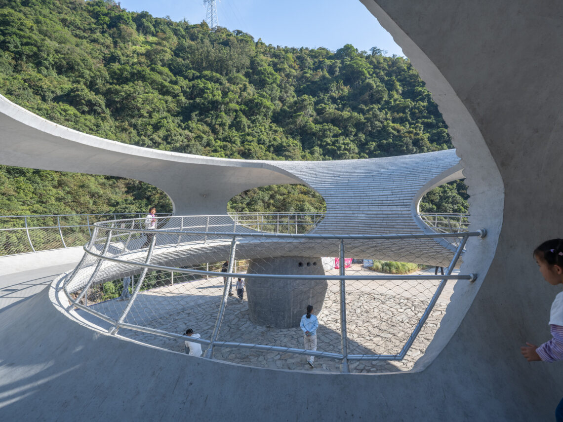 Resting loop with views / hcch studio