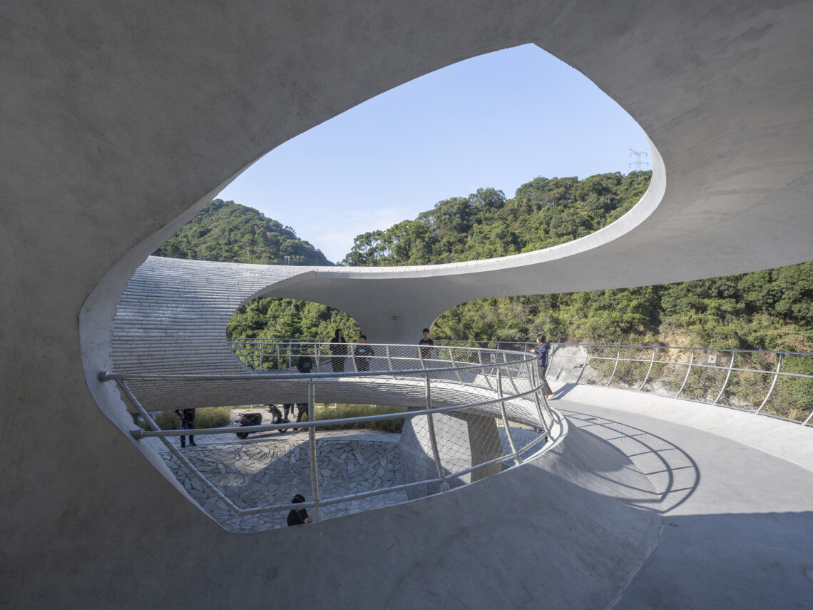 Resting loop with views / hcch studio