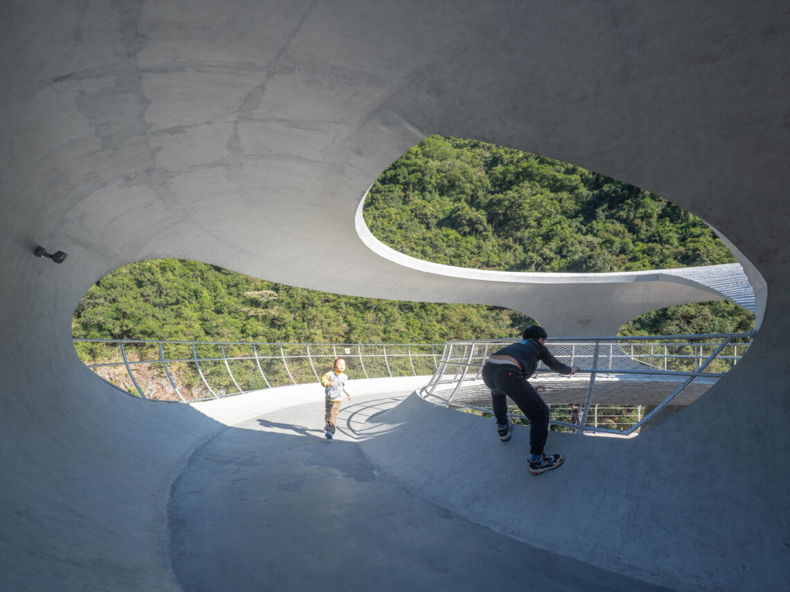 Resting loop with views / hcch studio