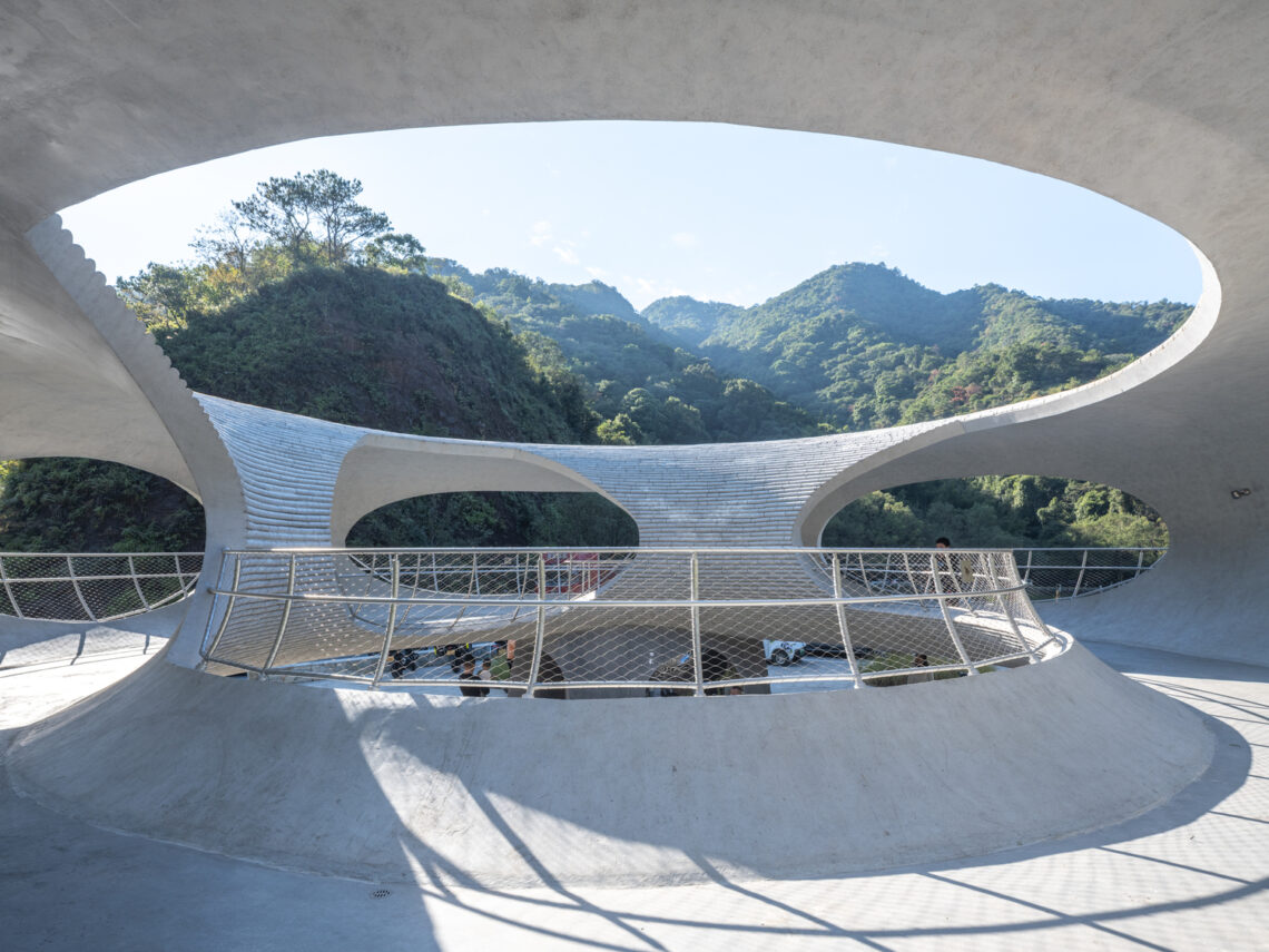 Resting loop with views / hcch studio