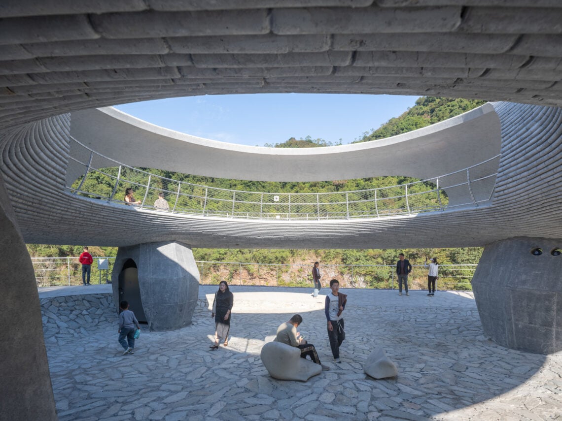 Resting loop with views / hcch studio