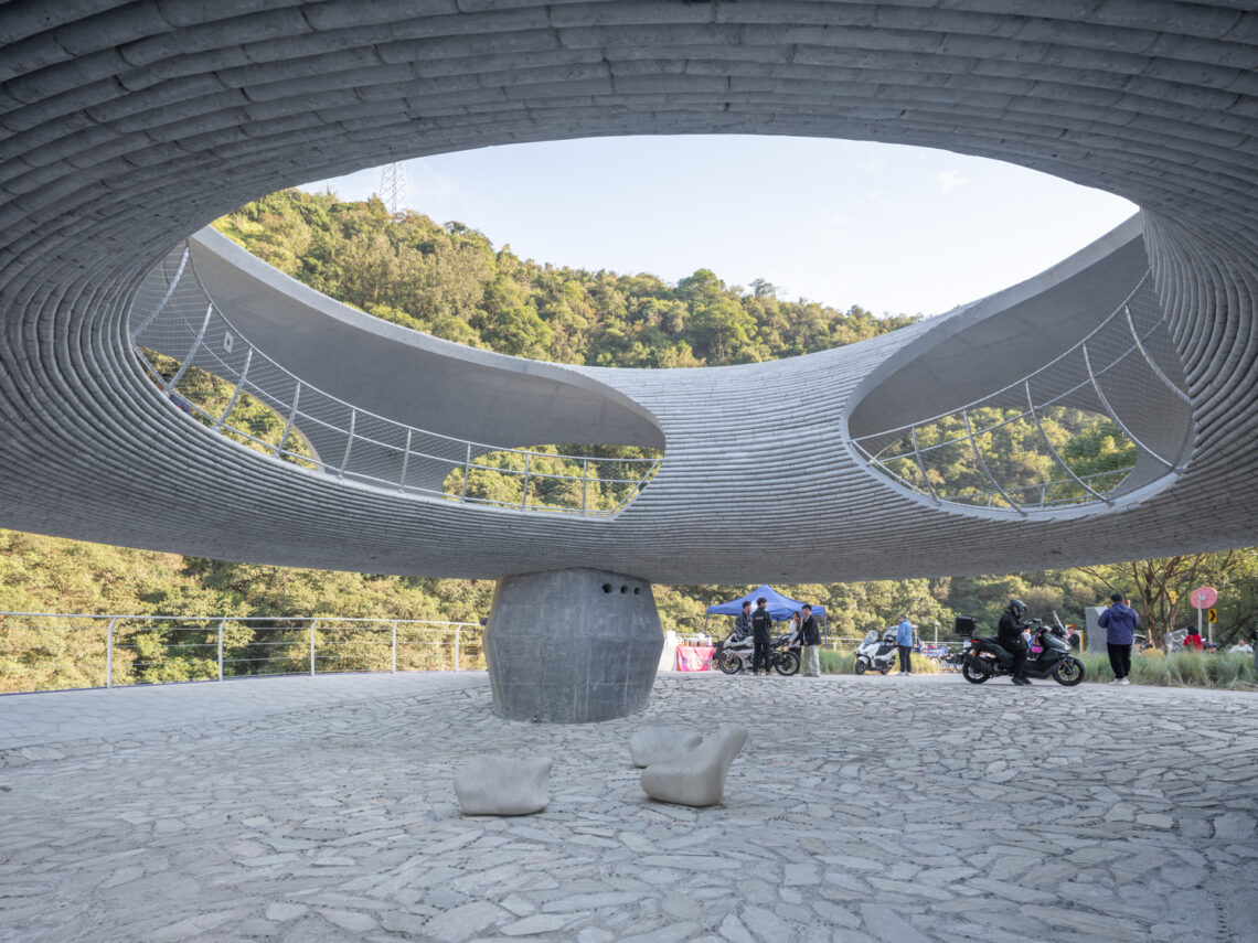 Resting loop with views / hcch studio
