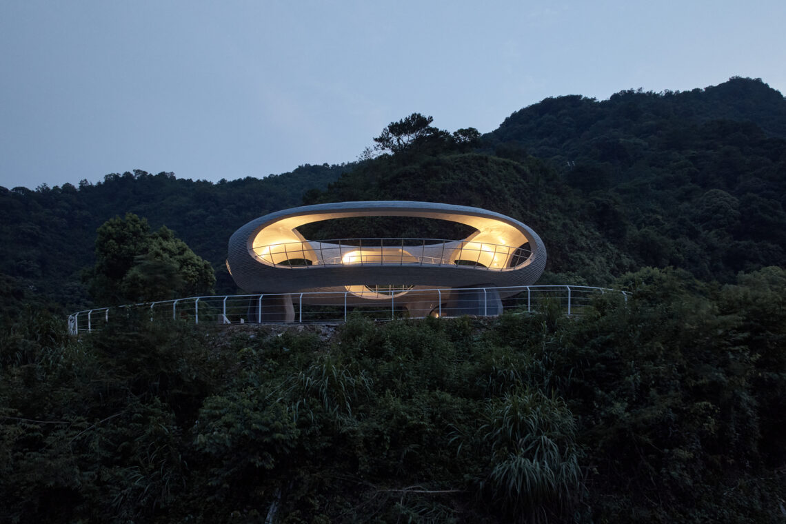 Resting loop with views / hcch studio