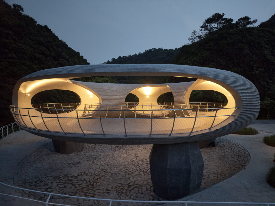 Resting loop with views / hcch studio