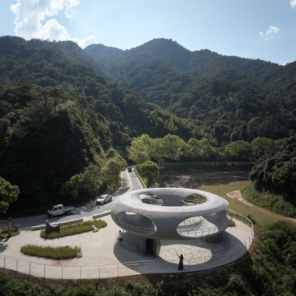 Resting loop with views / hcch studio