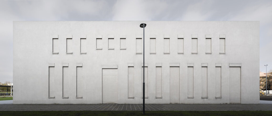Plato Contemporary Art Gallery / Kwk Promes 38 Plato contemporary art gallery / kwk promes