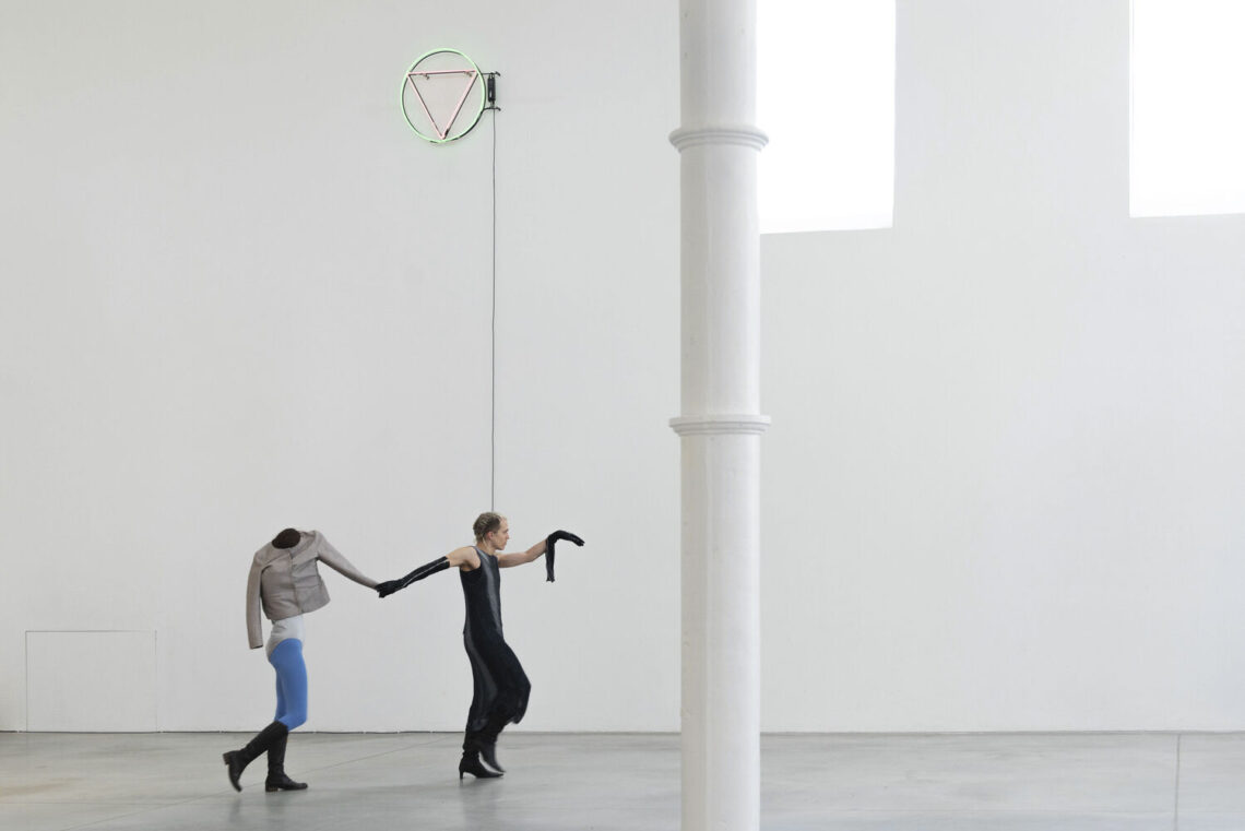 Plato Contemporary Art Gallery / Kwk Promes 13 Plato contemporary art gallery / kwk promes