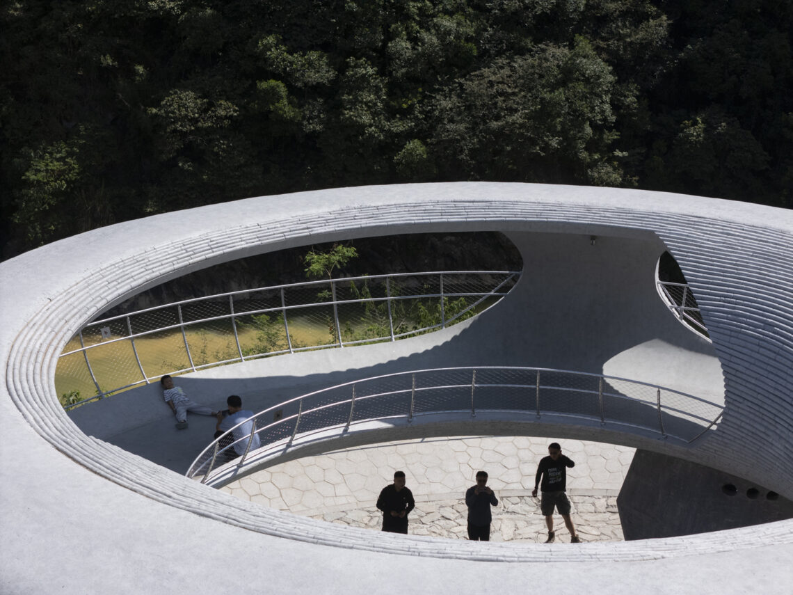 Resting loop with views / hcch studio