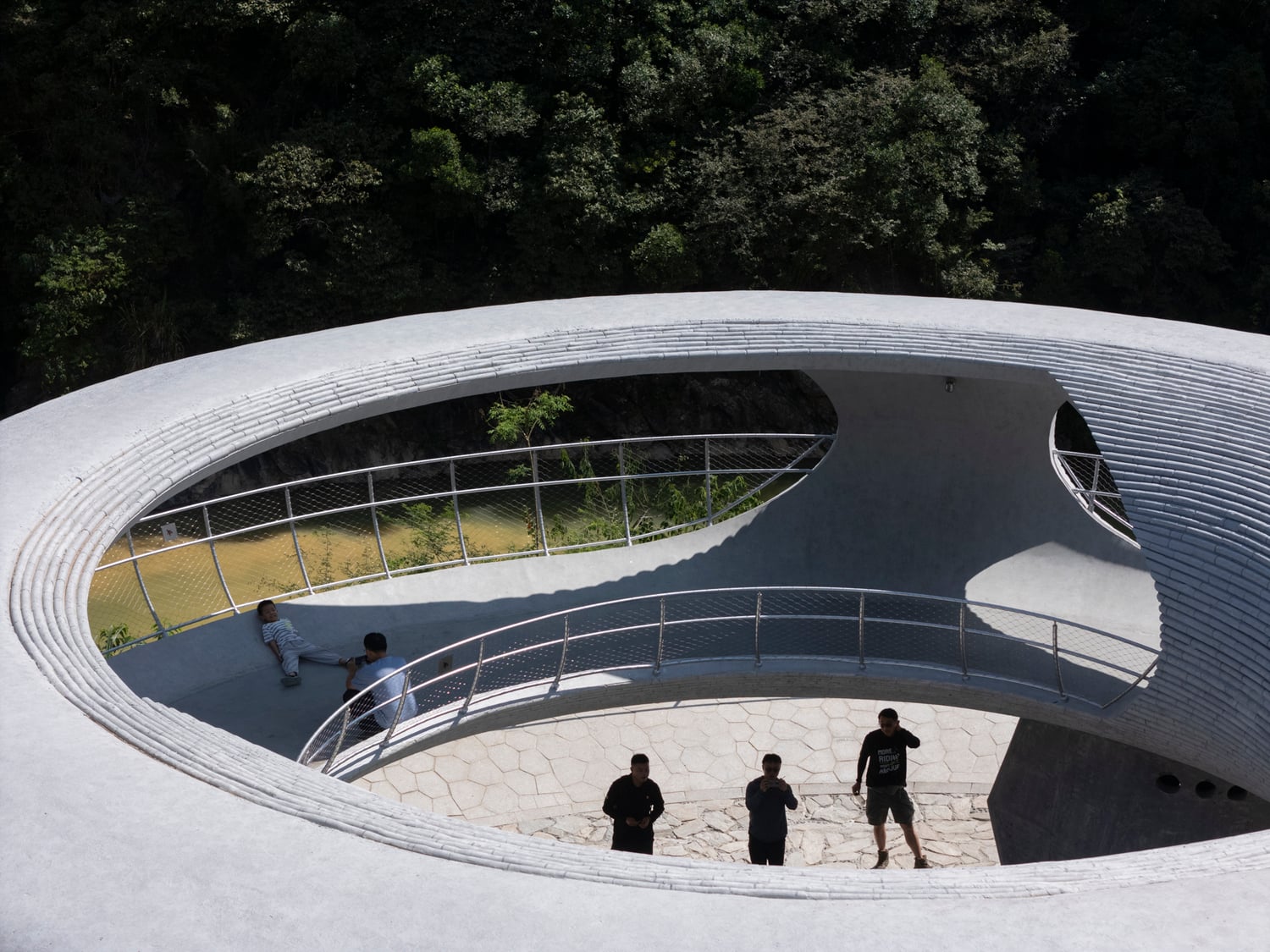 Resting loop with views / hcch studio