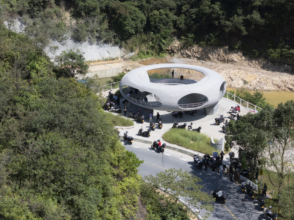 Resting loop with views / hcch studio