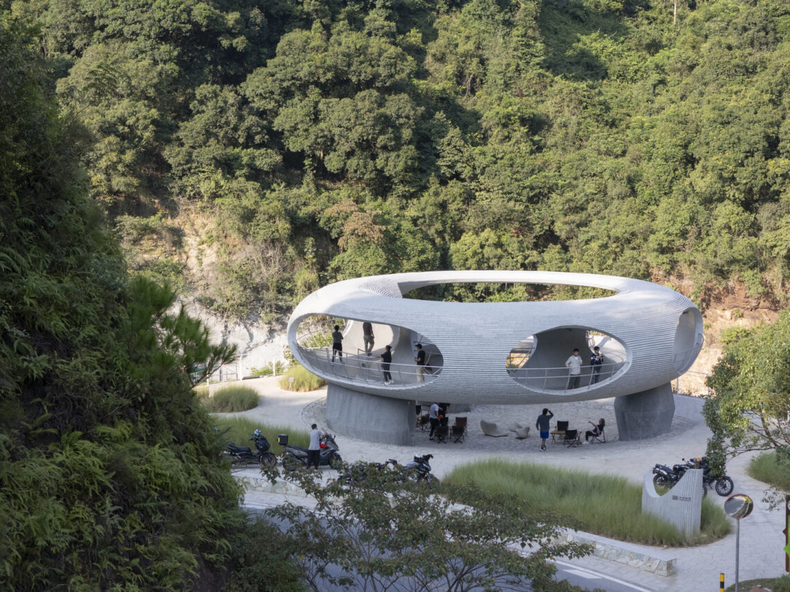 Resting loop with views / hcch studio