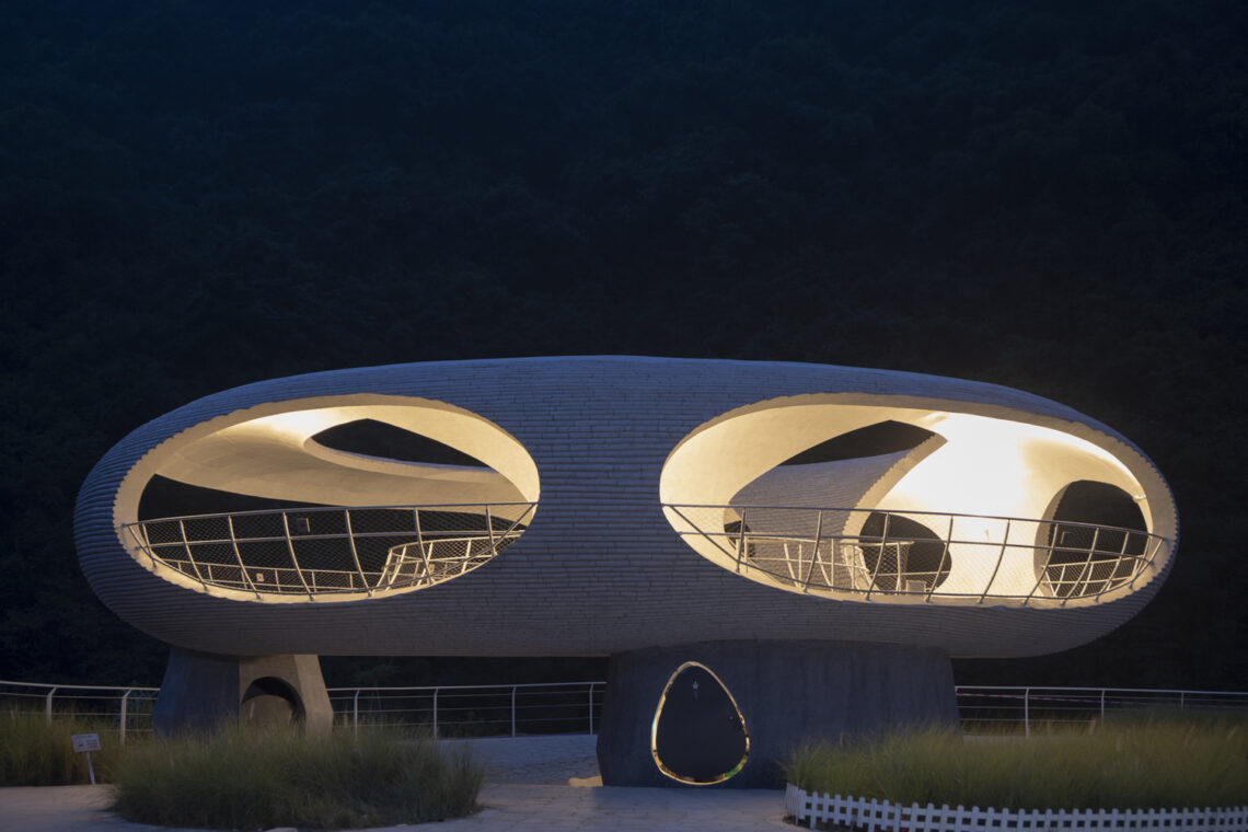 Resting loop with views / hcch studio