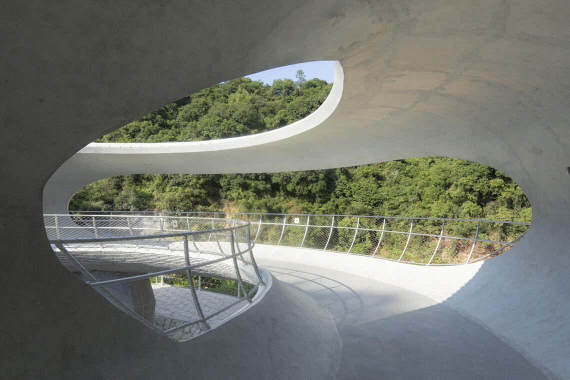 Resting loop with views / hcch studio