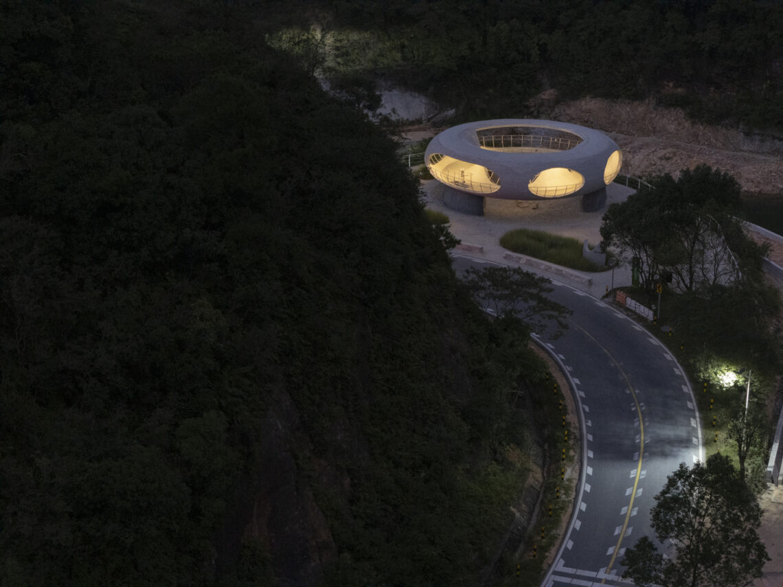 Resting loop with views / hcch studio