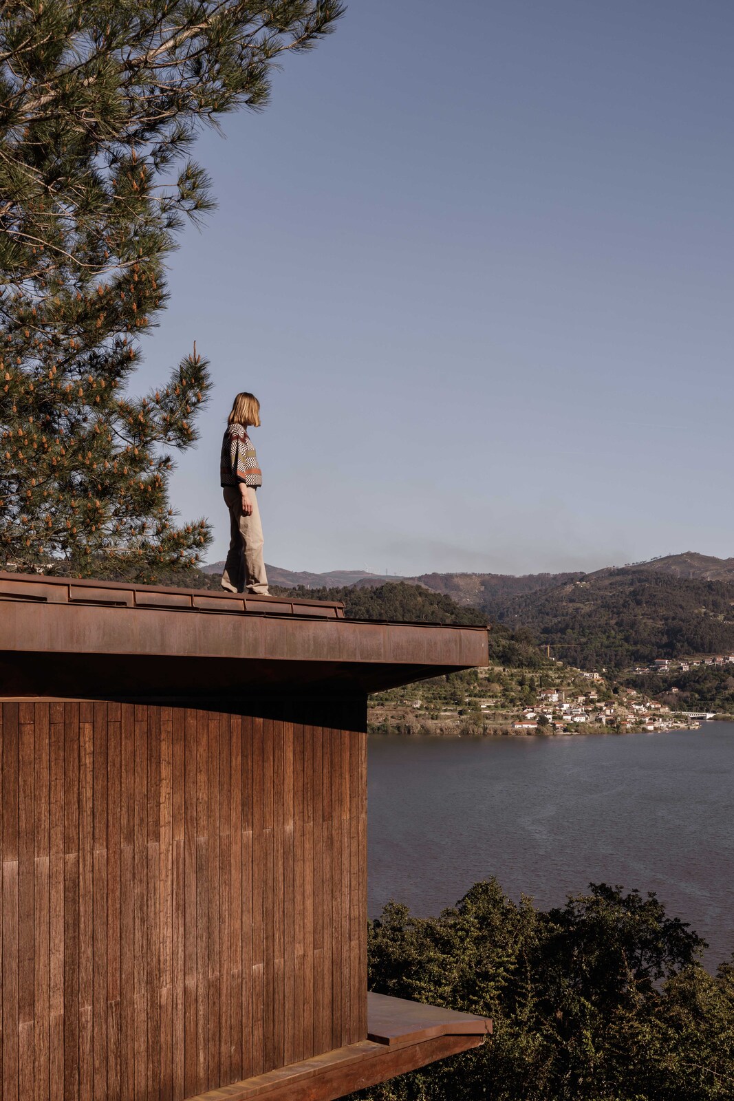 004 Douro wood house / mjarc arquitectos