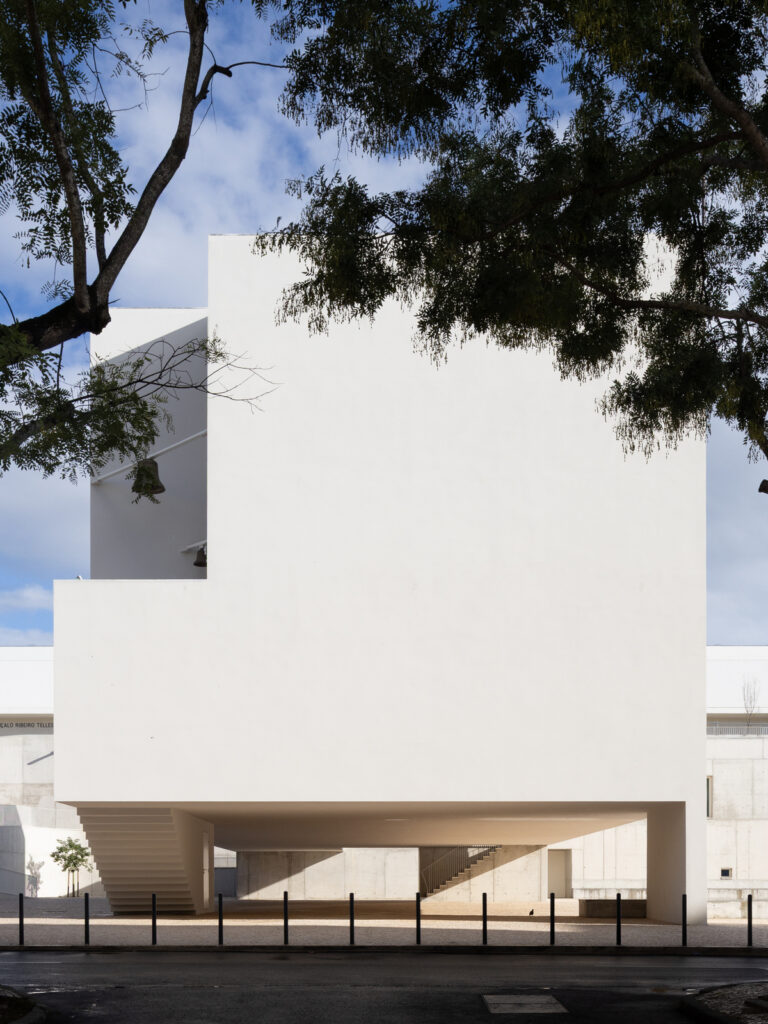 São José Da Boavista Church And Parish Center / Matos Gameiro Arquitectos + Atelier Bugio 10 São josé da boavista church and parish center / matos gameiro arquitectos+atelier bugio