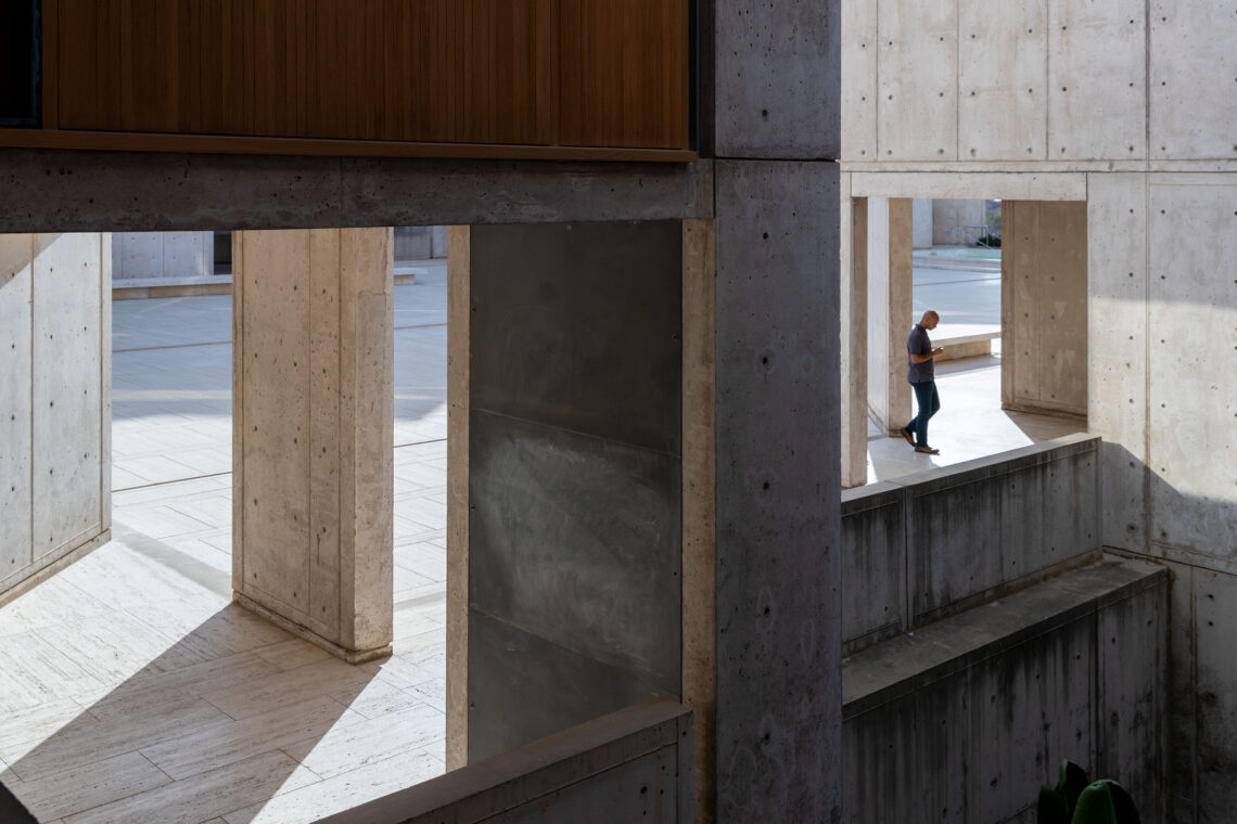 Salk Institute / Louis Kahn | Classics On Architecture Lab 32 Salk institute / louis kahn | classics on architecture lab