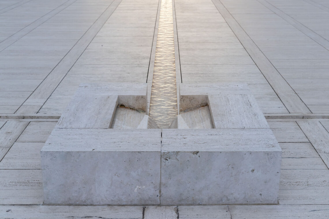 Salk Institute / Louis Kahn | Classics On Architecture Lab 48 Salk institute / louis kahn | classics on architecture lab
