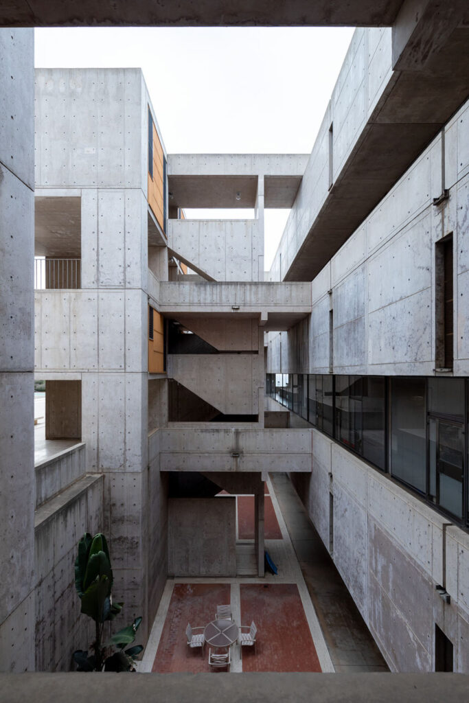 Salk Institute / Louis Kahn | Classics On Architecture Lab 14 Salk institute / louis kahn | classics on architecture lab