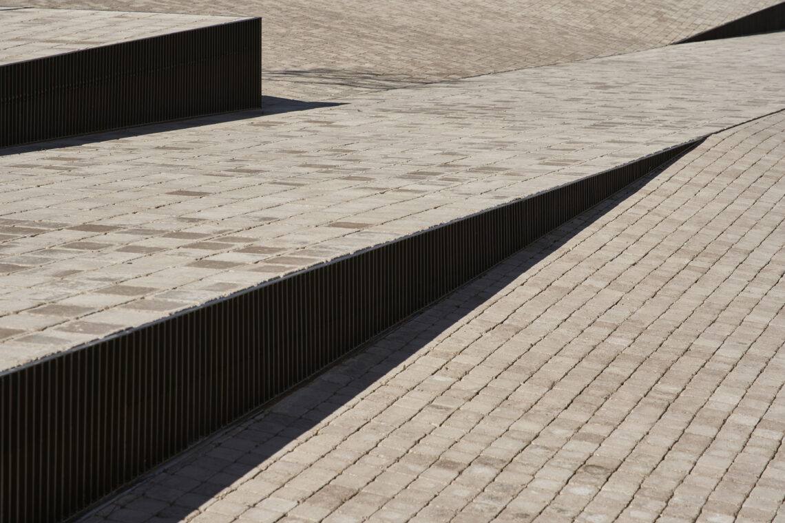 Zarrón square / bov estudio