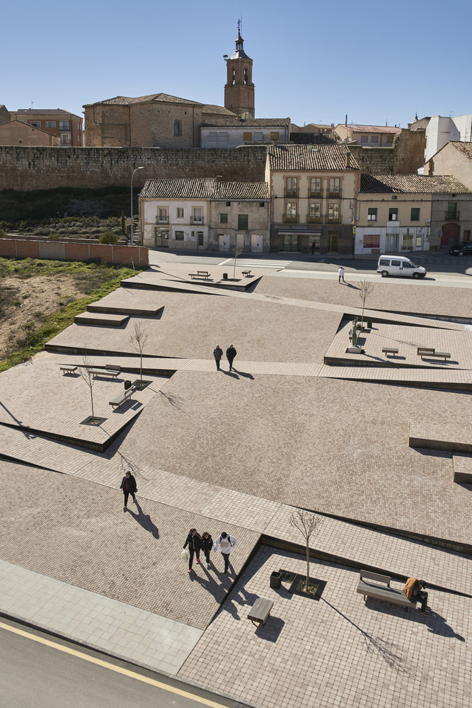 Zarrón square / bov estudio