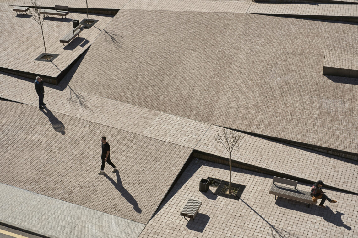 Zarrón square / bov estudio