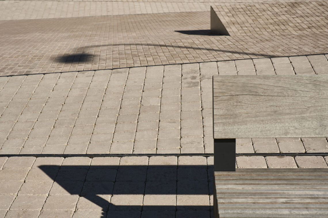 Zarrón square / bov estudio