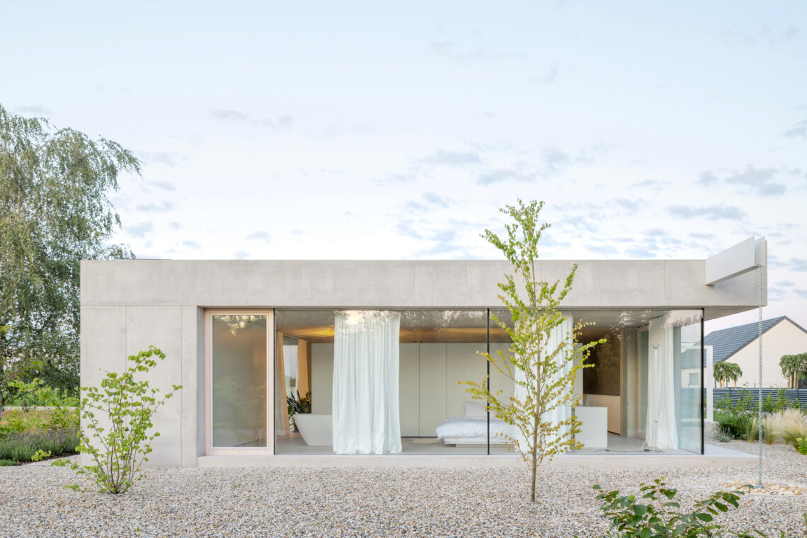 House on the edge of the plain / skupaj arhitekti