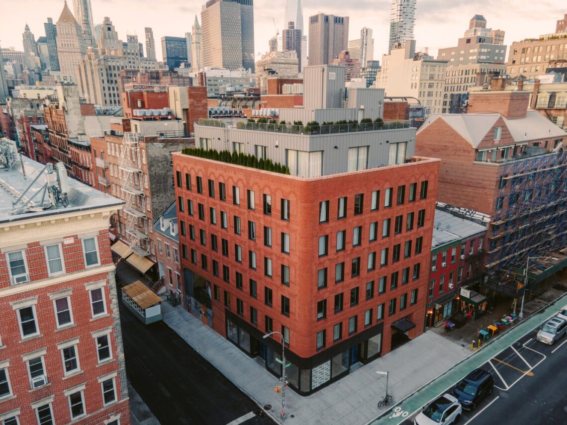 The grand mulberry apartments / morris adjmi architects