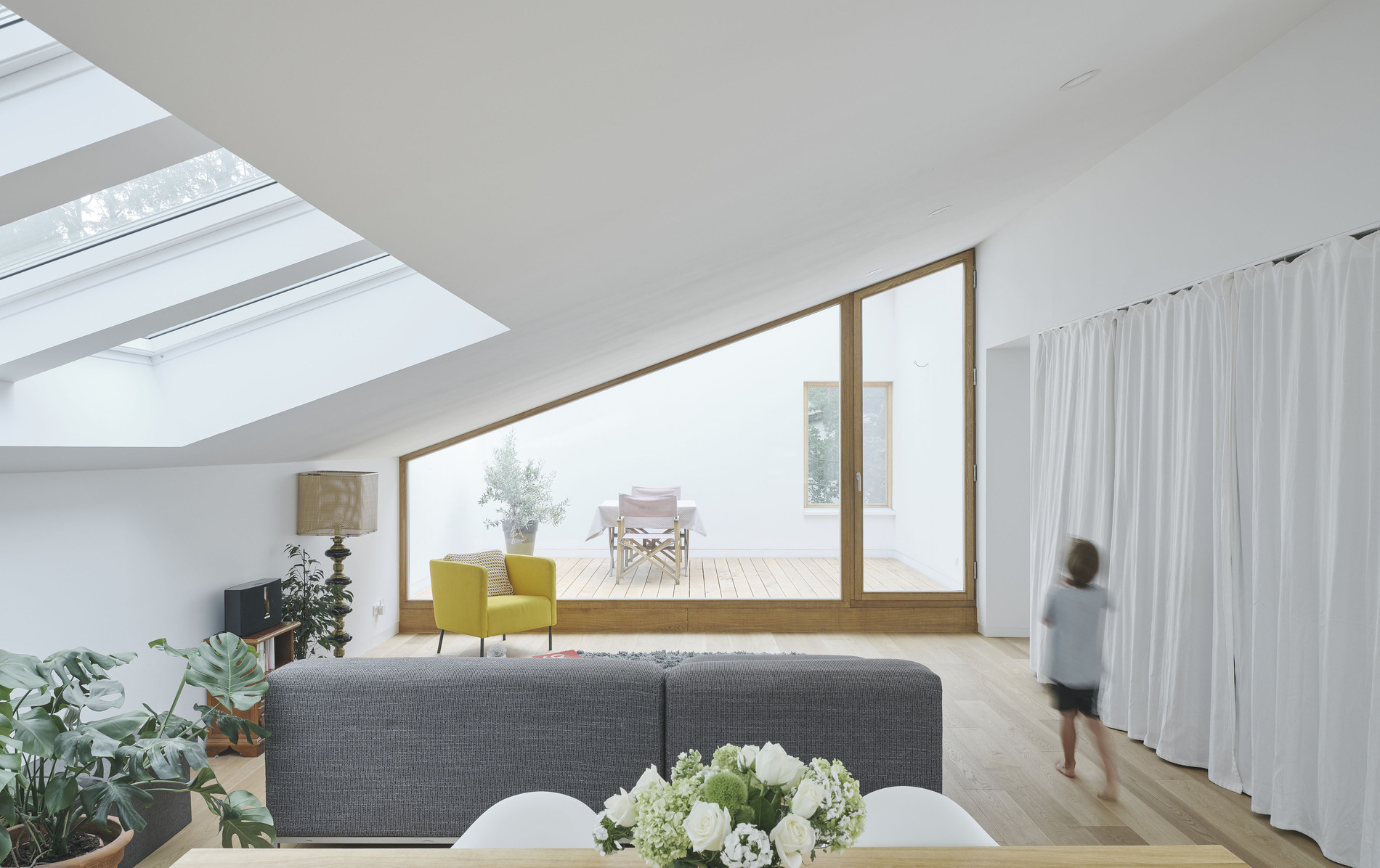 18 White House - Attic Storey Black & white house / henning grahn architektur + marc flick – architekt bda + christian stock