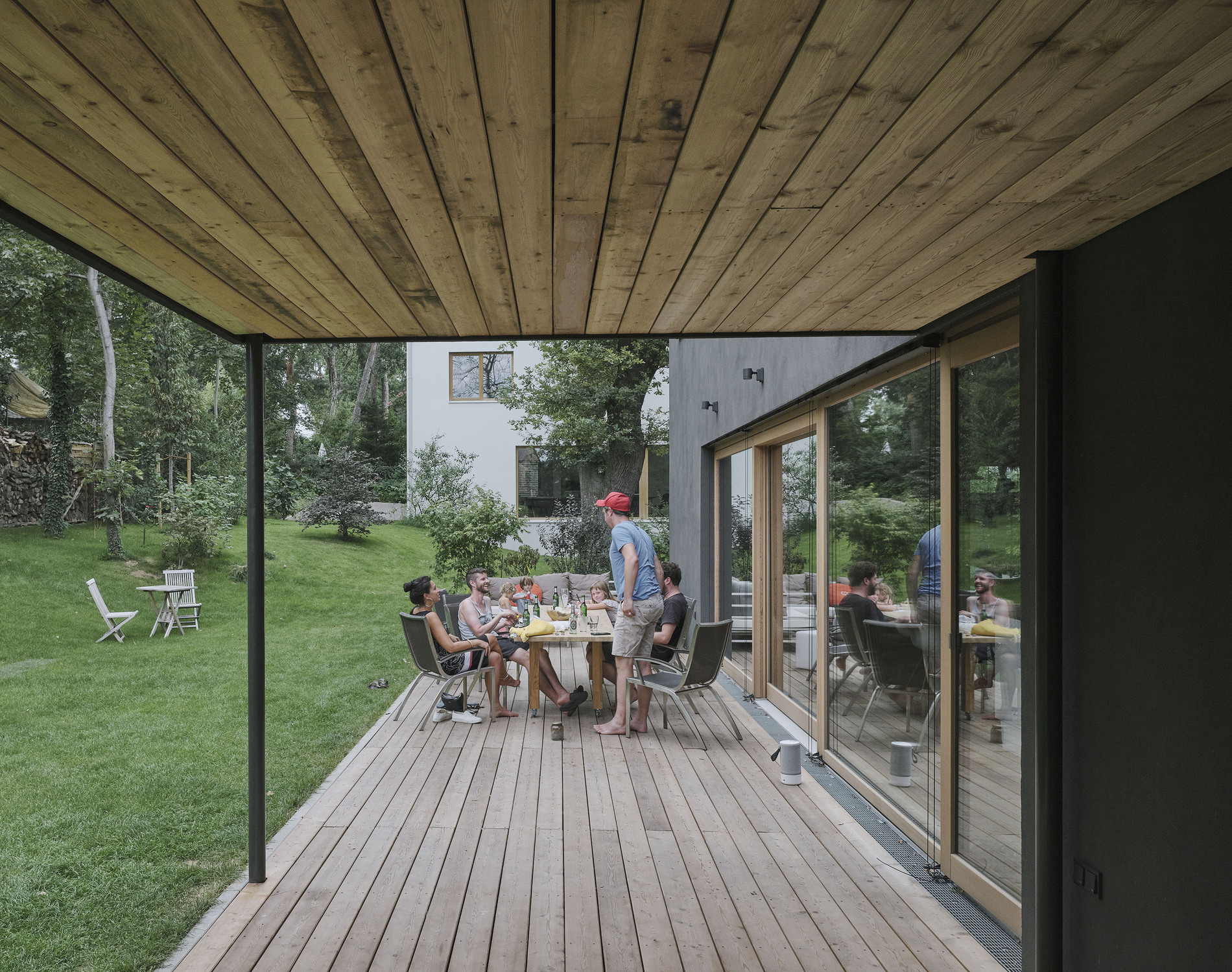 19 Black House - Terrace Black & white house / henning grahn architektur + marc flick – architekt bda + christian stock