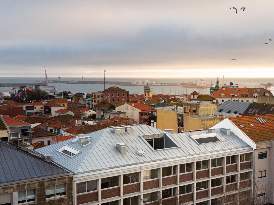Hintze Ribeiro Multifamily Housing / Helder Da Rocha Arquitectos 9 Hintze ribeiro multifamily housing / helder da rocha arquitectos
