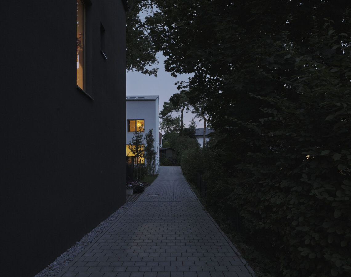 Black House / Henning Grahn Architektur + Marc Flick – Architekt Bda + Christian Stock 11 Black & white house / henning grahn architektur + marc flick – architekt bda + christian stock