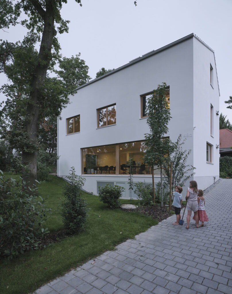White House / Henning Grahn Architektur + Marc Flick – Architekt Bda + Christian Stock 9 Black & white house / henning grahn architektur + marc flick – architekt bda + christian stock