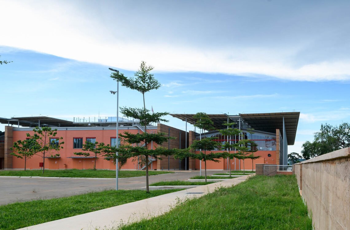 Children’s Surgical C/ Renzo Piano Building Workshop + Studio Tamassociati 19 Children’s surgical hospital / renzo piano building workshop + studio tamassociati