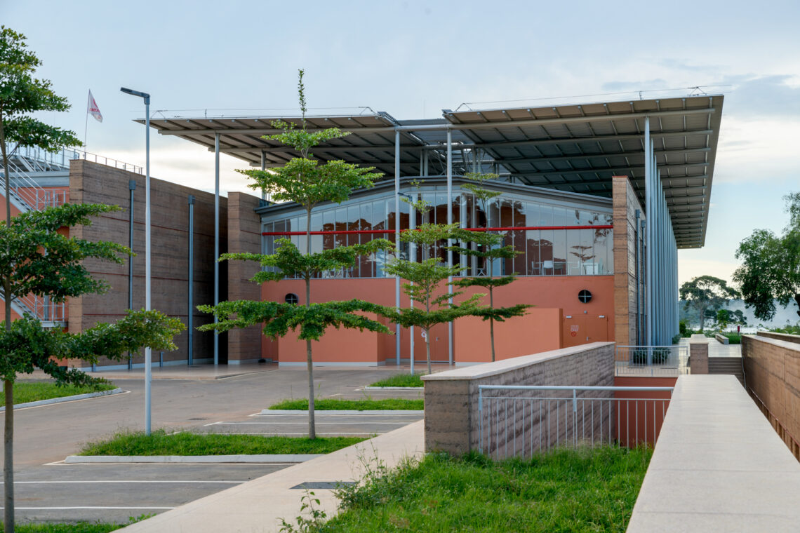Children’s Surgical C/ Renzo Piano Building Workshop + Studio Tamassociati 14 Children’s surgical hospital / renzo piano building workshop + studio tamassociati