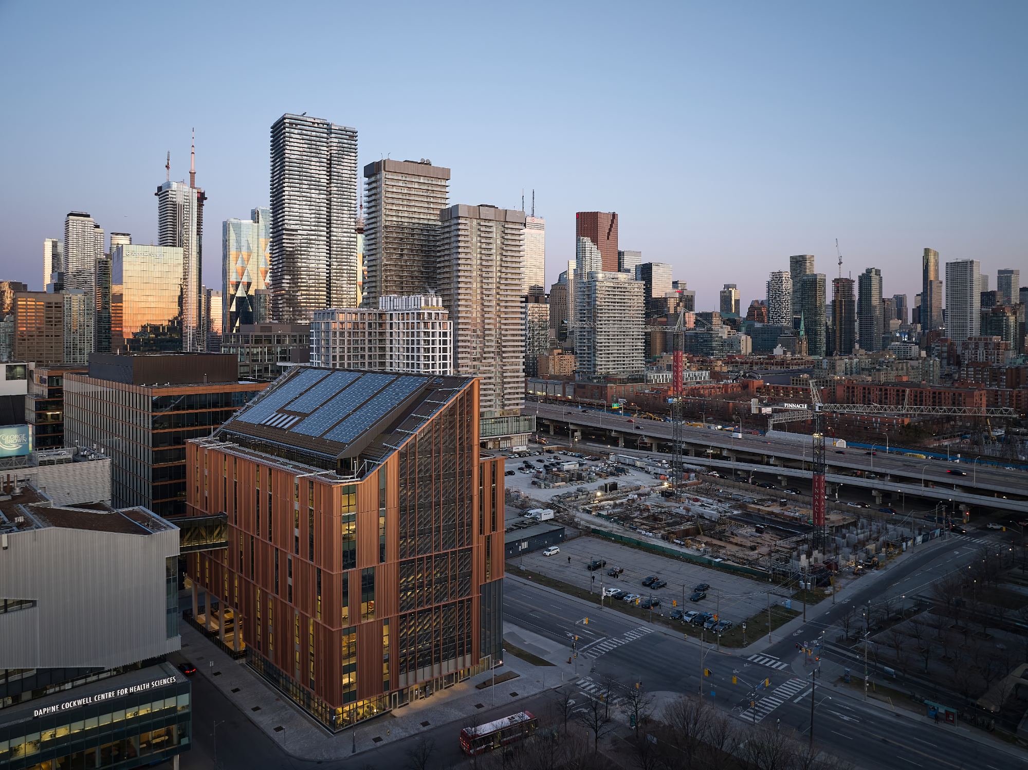Mta_Limberlostplace_Image2_Credit Doublespace Photography Limberlost place / moriyama teshima architects + acton ostry architects