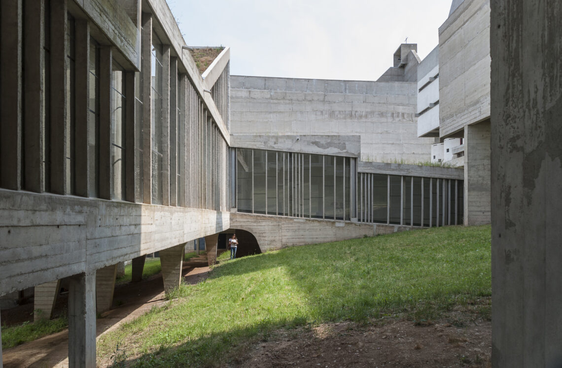 Convent of la tourette / le corbuiser | classics on architecture lab