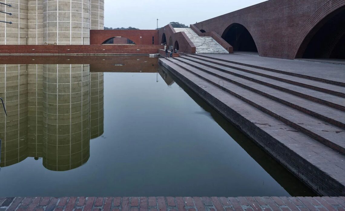 National Assembly Building Of Bangladesh / Louis Kahn | Classics On Architecture Lab 35 National assembly building of bangladesh / louis kahn | classics on architecture lab