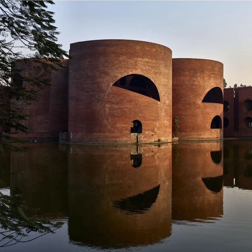 National Assembly Building Of Bangladesh / Louis Kahn | Classics On Architecture Lab 40 National assembly building of bangladesh / louis kahn | classics on architecture lab
