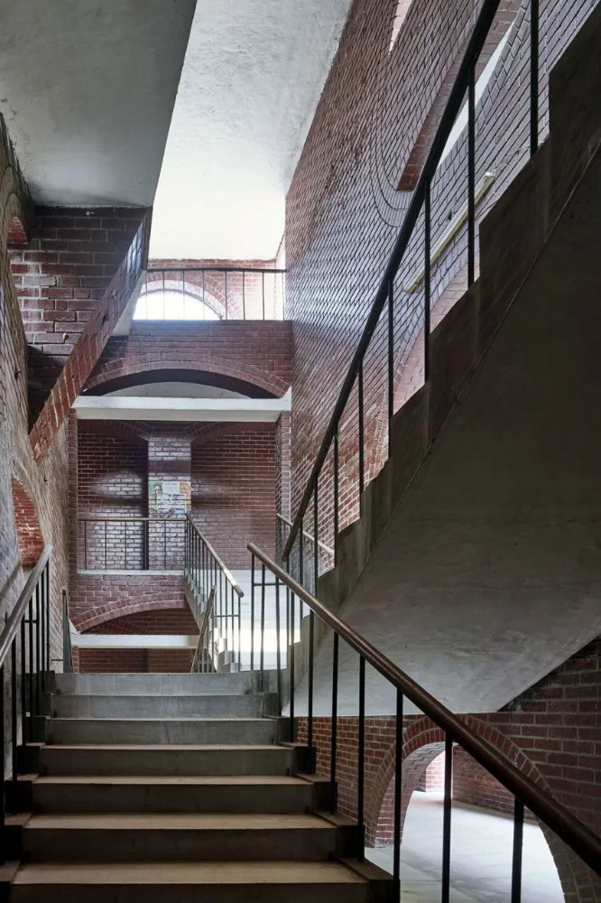 National Assembly Building Of Bangladesh / Louis Kahn | Classics On Architecture Lab 31 National assembly building of bangladesh / louis kahn | classics on architecture lab