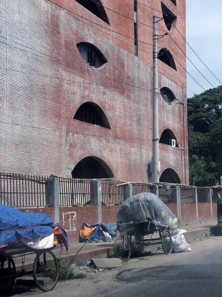 National Assembly Building Of Bangladesh / Louis Kahn | Classics On Architecture Lab 47 National assembly building of bangladesh / louis kahn | classics on architecture lab