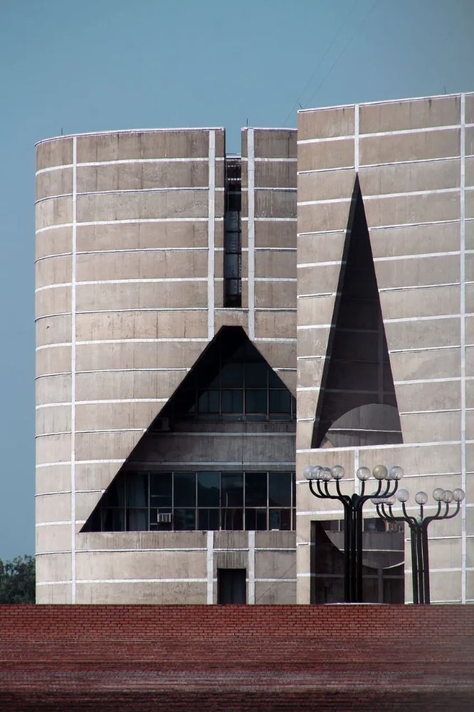 National Assembly Building Of Bangladesh / Louis Kahn | Classics On Architecture Lab 24 National assembly building of bangladesh / louis kahn | classics on architecture lab